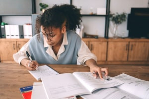 Équations linéaires et problèmes de mots pour les études générales