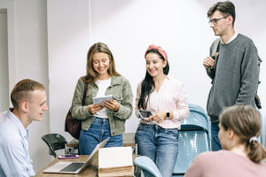 Communication en portugais sur l'éducation, la carrière et les situations d'urgence