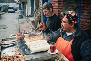 Conversaciones en árabe sobre alimentos y calles