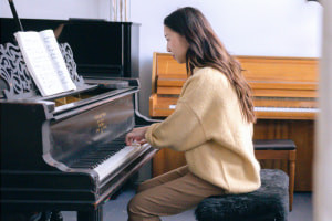 Piano Lessons: Learn to Play Songs Fluently