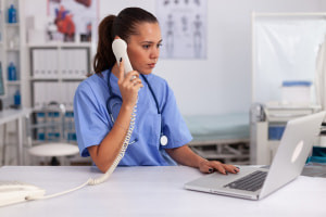 Easy Steps to Becoming a Medical Receptionist