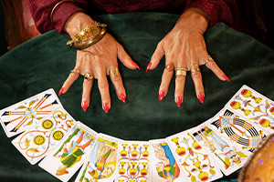 Mastering the Tarot Suits and Spreads