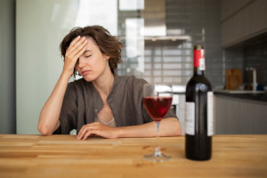 Rompiendo cadenas: Superando el trastorno por consumo de alcohol-Causas y recuperación
