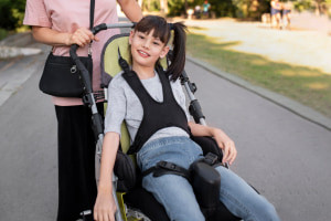 Paralisi cerebrale: Cause, Trattamento e riabilitazione