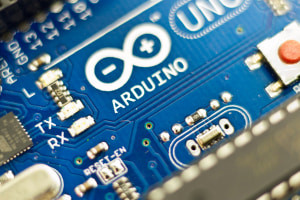 Dominio Arduino: Código, circuitos y control web