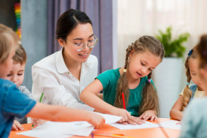 Diploma em Desenvolvimento & Educação na primeira infância